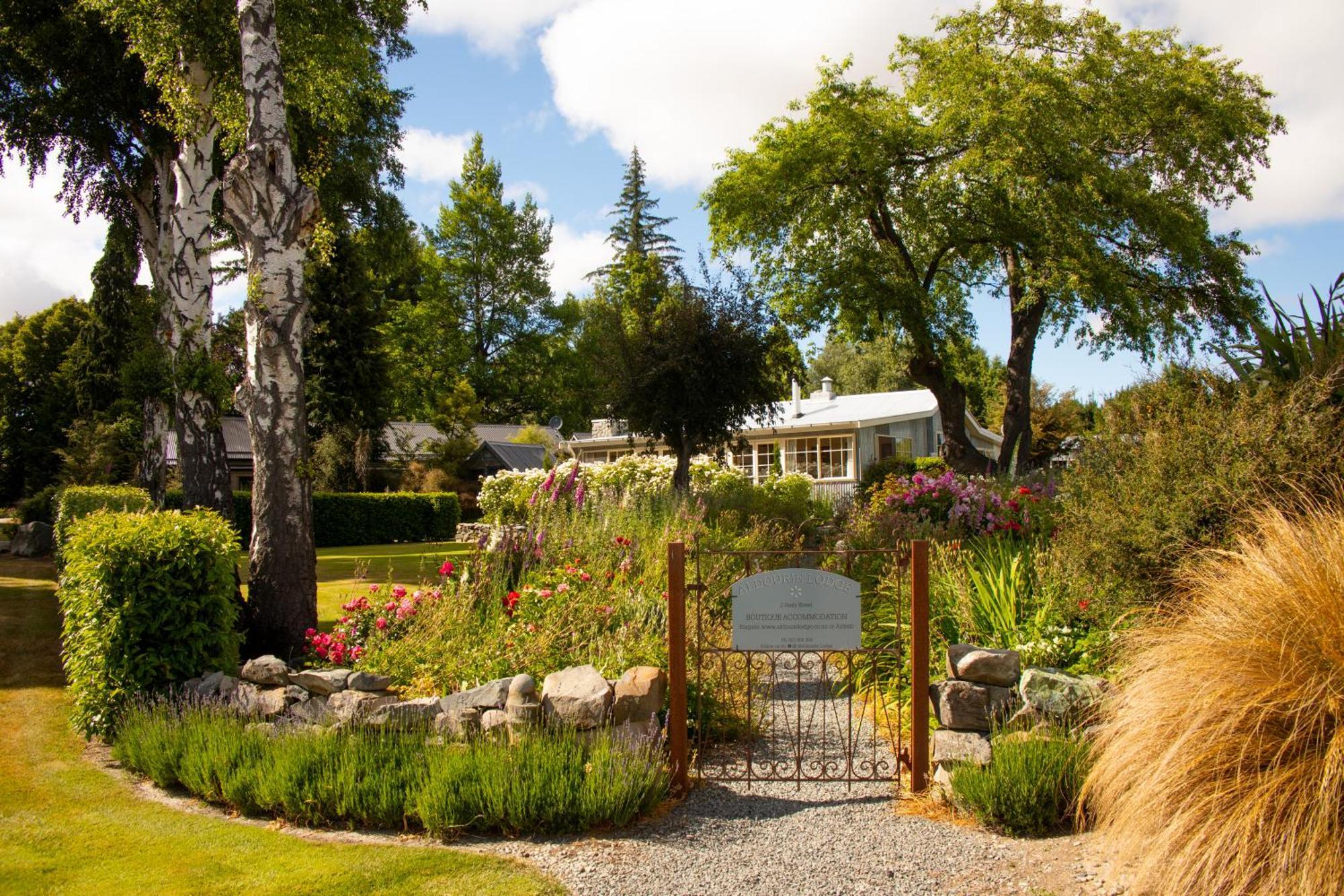 Aldourie Lodge - Lake Tekapo Exterior photo